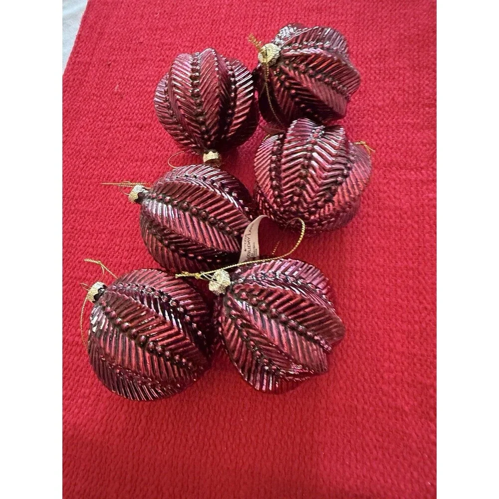 Christmas Tree Topper Star  and red  ornaments - Christmas Theme Decor